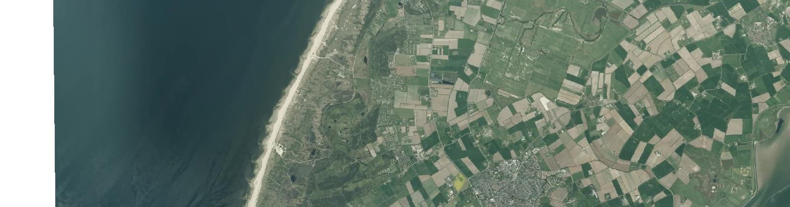 Luchtfoto van Verspr.h. De Koog en het Duingebied