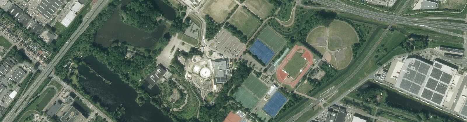 Luchtfoto van Van Tuyllpark