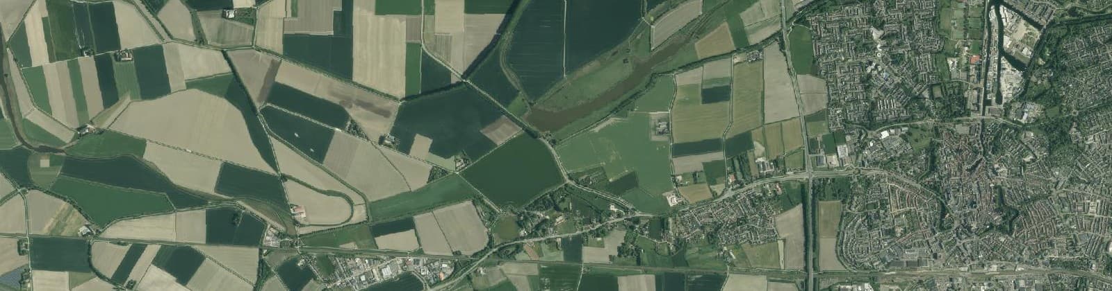 Luchtfoto van Verspr.h. ten N. v. 's-Heer-Hendrikskind