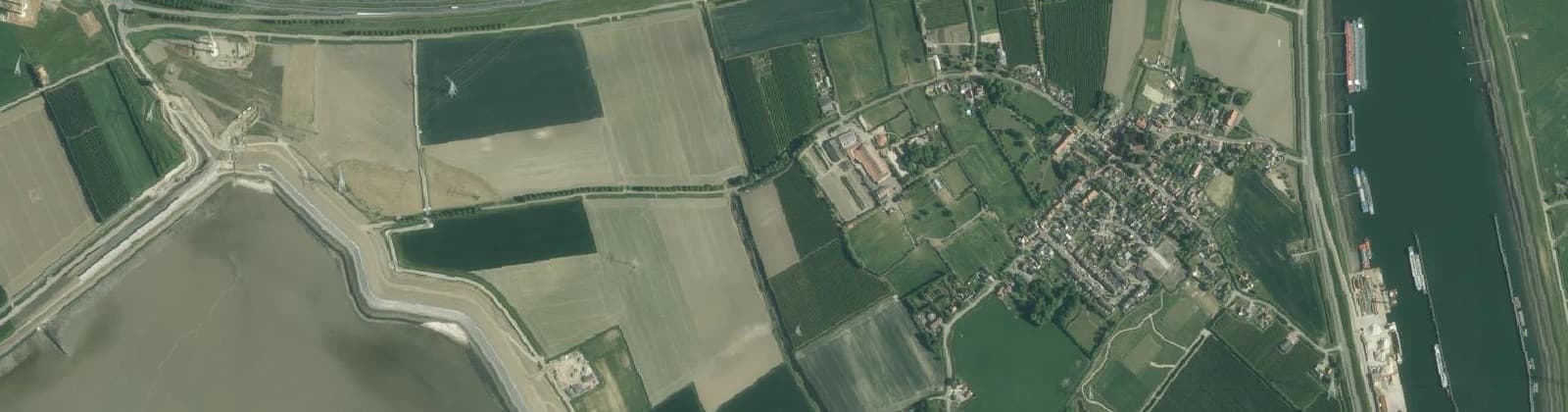 Luchtfoto van Verspreide huizen Schore