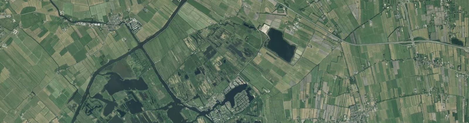 Luchtfoto van Verspreide huizen Earnewâld