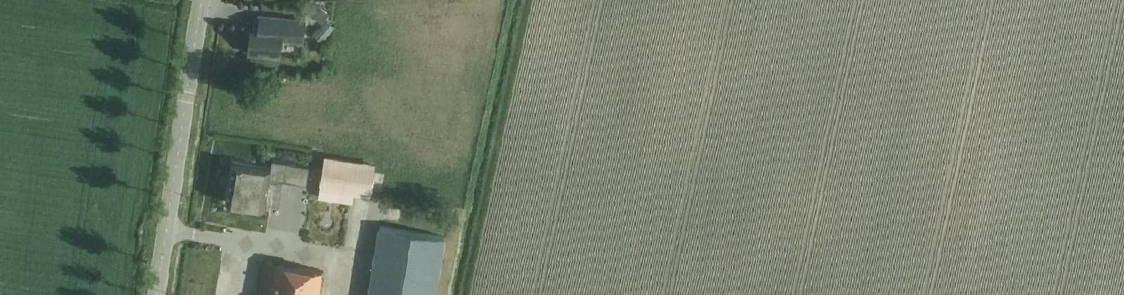 Luchtfoto van Verspreide huizen Kladde