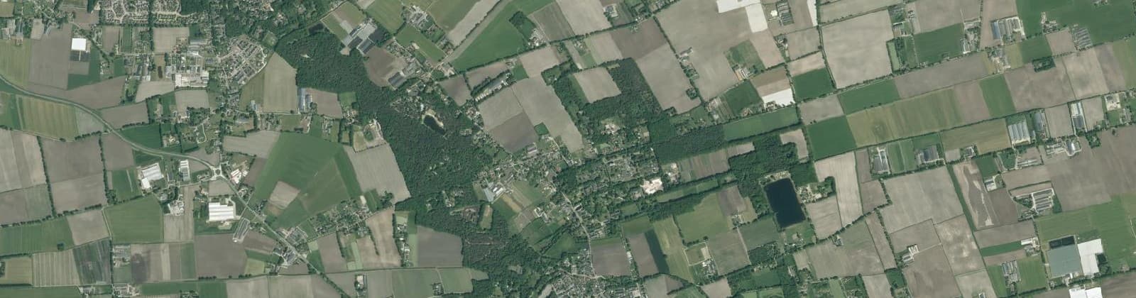Luchtfoto van Verspreide huizen Logt en Berkhoek