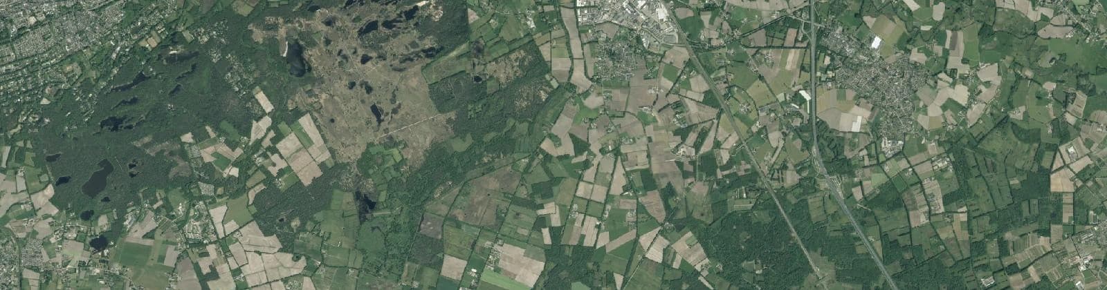 Luchtfoto van Verspreide huizen Lennisheuvel