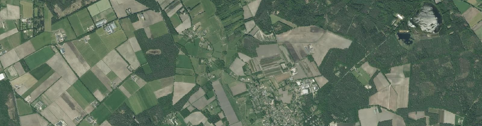 Luchtfoto van Verspreide huizen Vessem