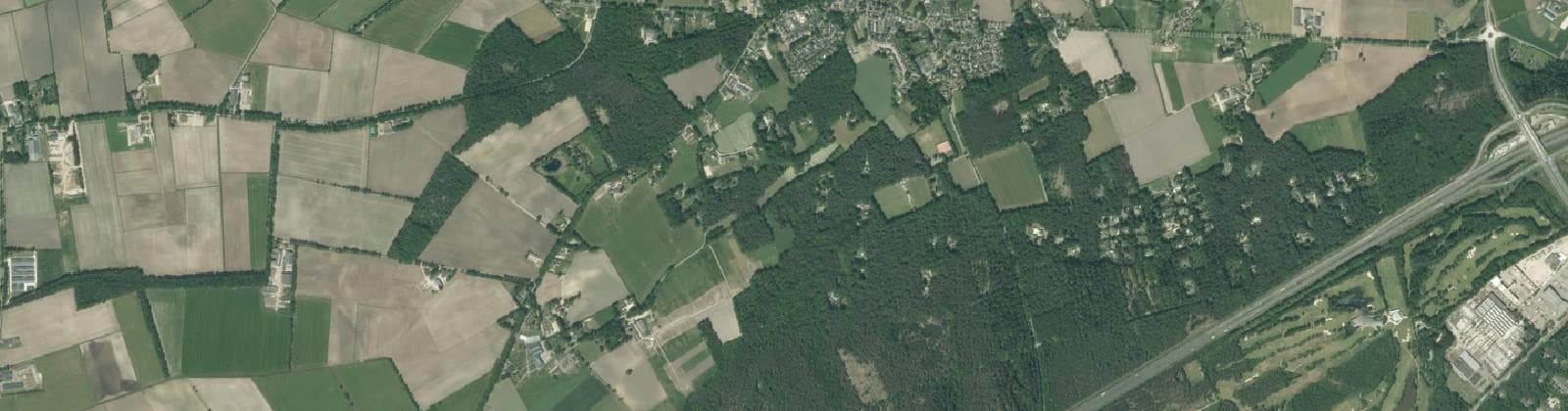 Luchtfoto van Verspreide huizen Knegsel