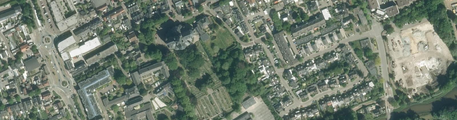 Luchtfoto van omg. Petrus Kerk