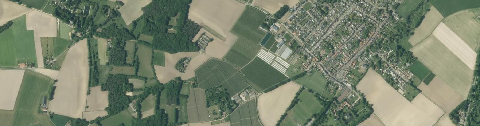 Luchtfoto van Verspreide huizen Neeritter
