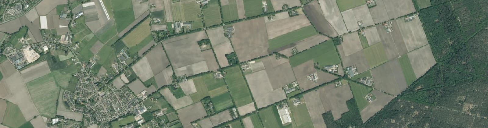 Luchtfoto van Verspreide huizen Mortelse Peel