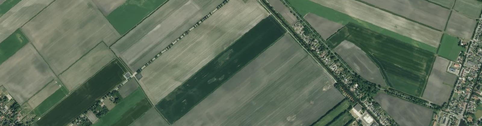 Luchtfoto van Verspreide huizen Eexterveenschekanaal