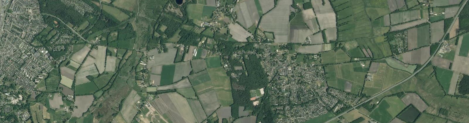 Luchtfoto van Verspreide huizen Rolde