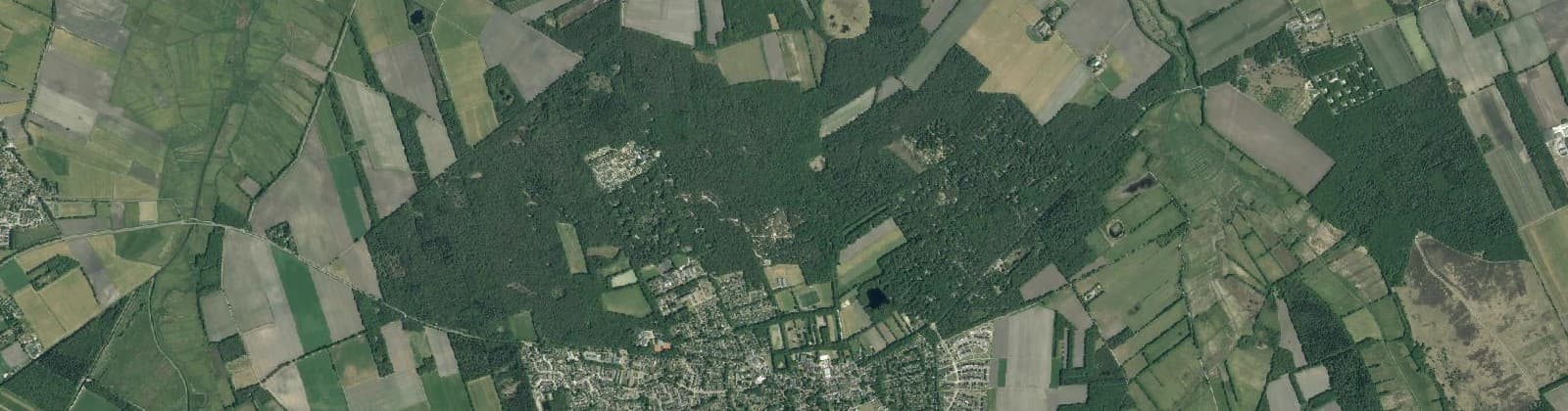 Luchtfoto van Verspreide huizen Norg