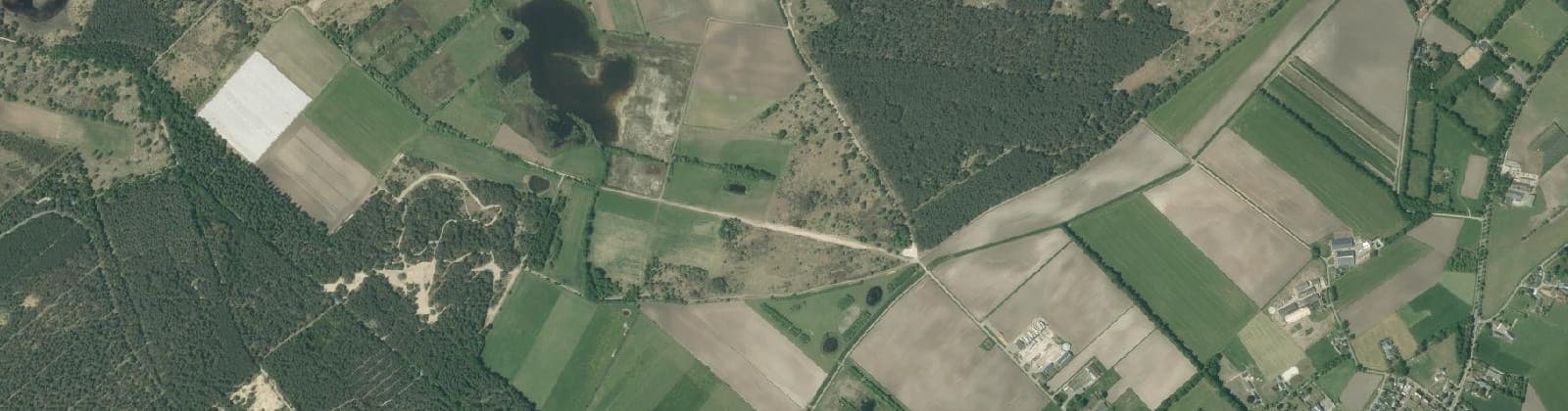 Luchtfoto van Verspreide huizen Gastelse Hei