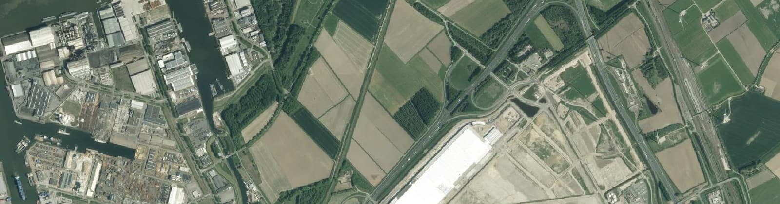 Luchtfoto van Verspreide huizen Moerdijk