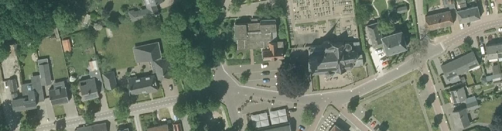 Luchtfoto van Dorpsplein e.o.