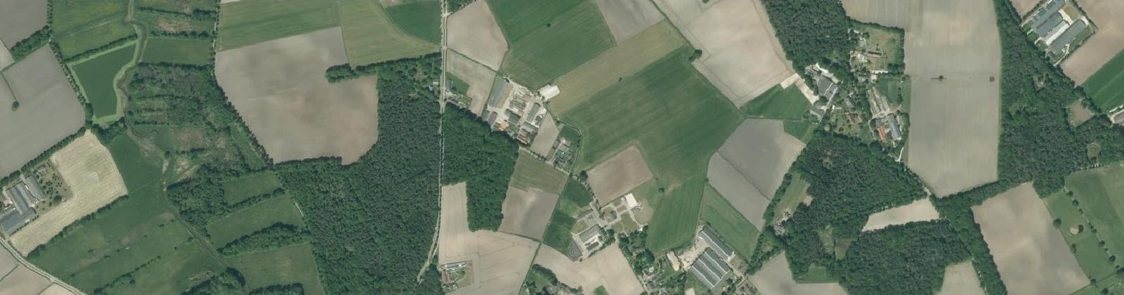 Luchtfoto van Verspreide huizen Casteren
