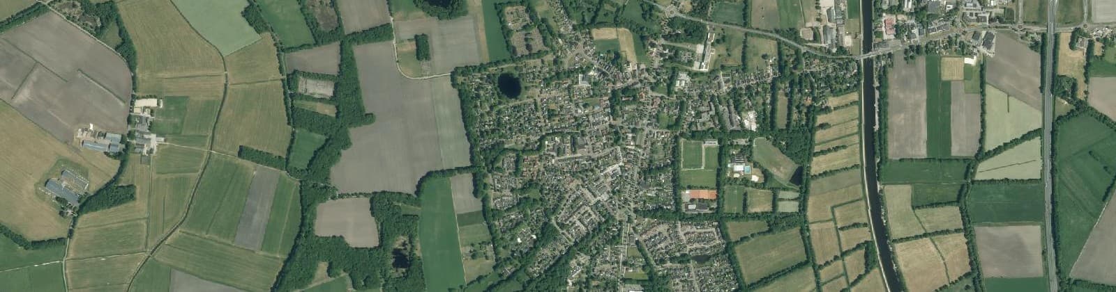 Luchtfoto van Verspreide huizen Vries