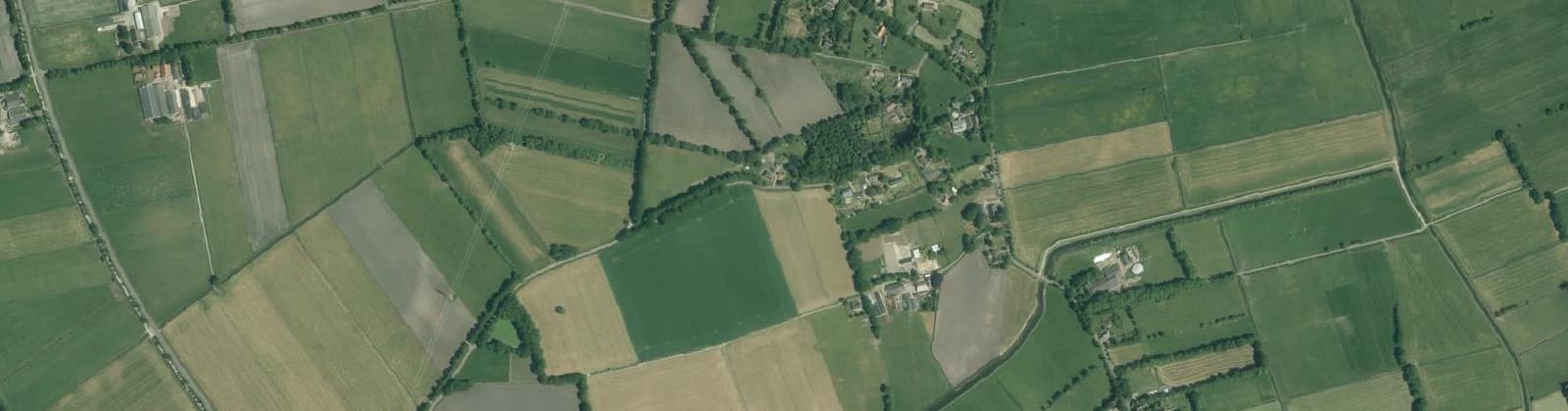 Luchtfoto van Verspreide huizen Winde