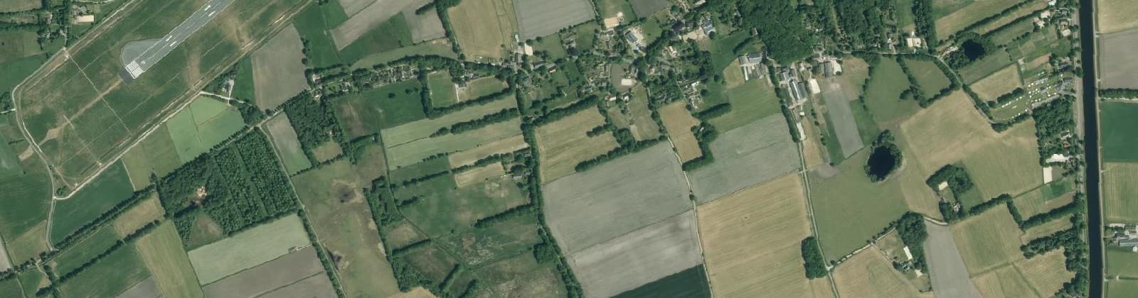 Luchtfoto van Verspreide huizen Yde