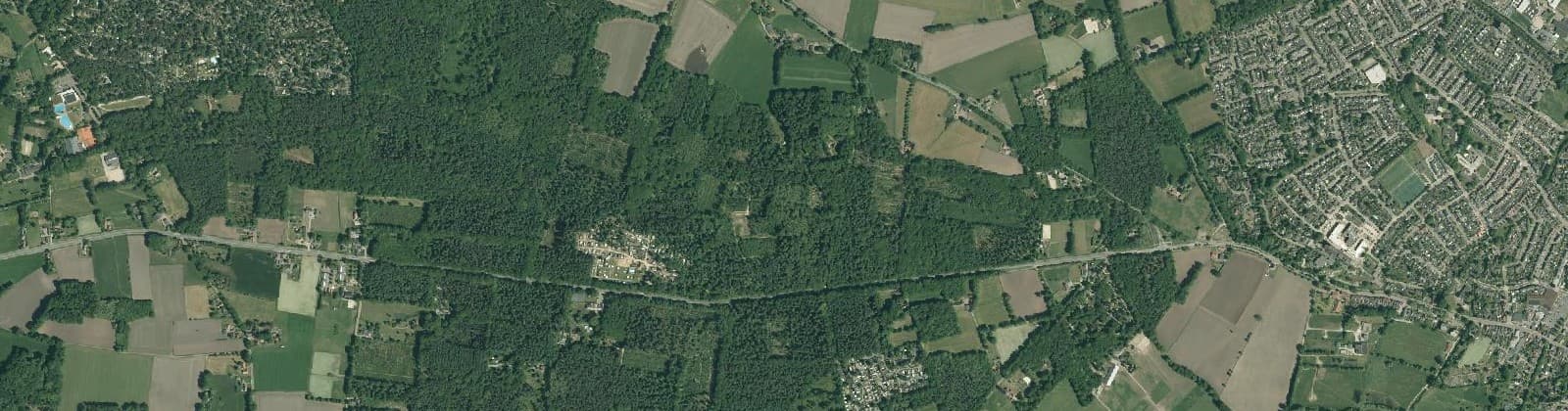 Luchtfoto van Verspreide huizen Herike