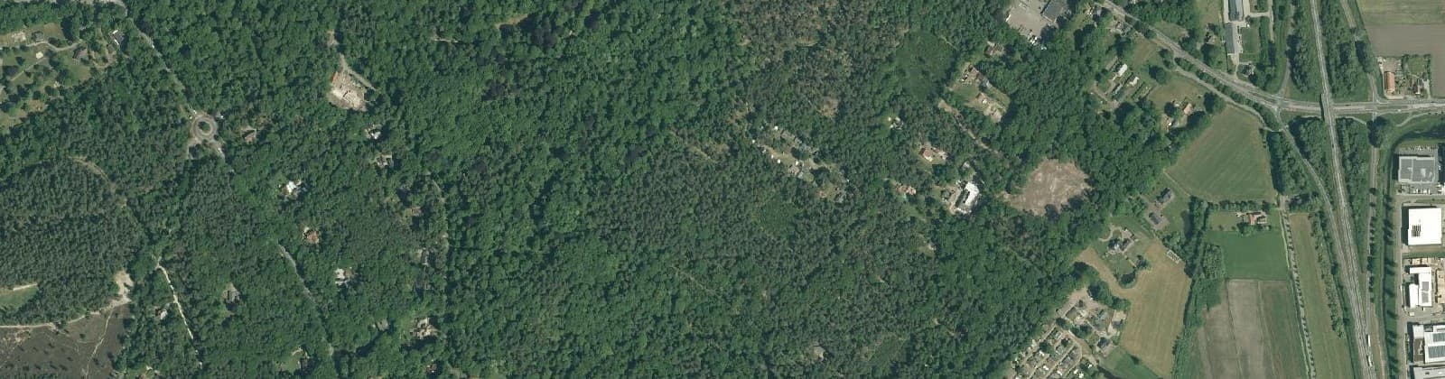 Luchtfoto van Verspreide huizen Nieuwland en omgeving