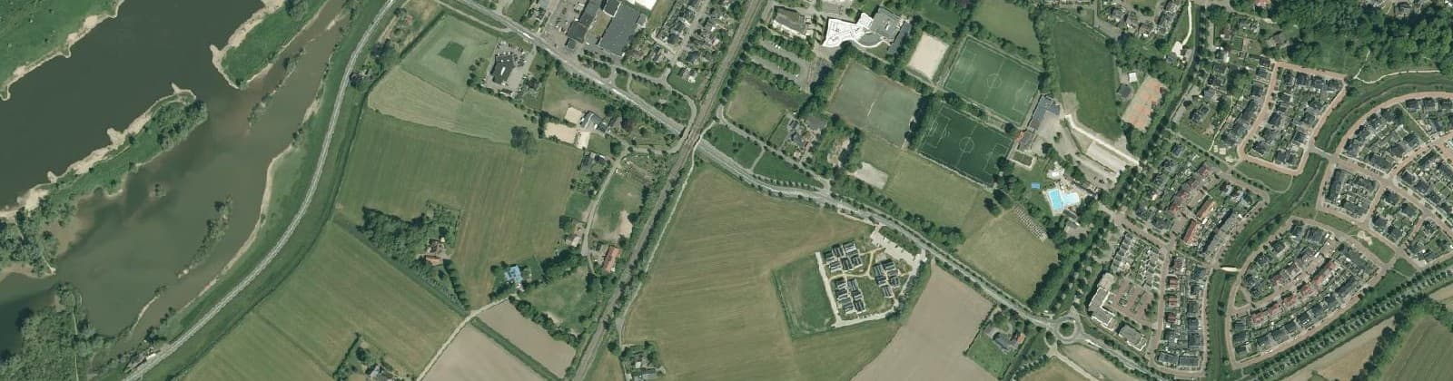 Luchtfoto van Peperkamp en De Enk