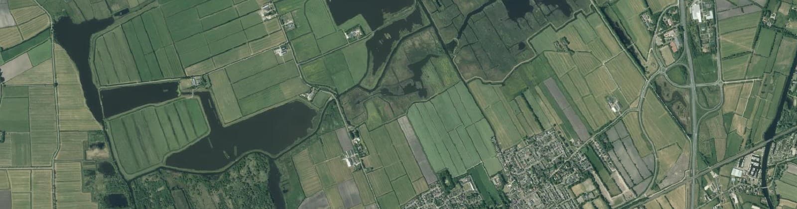 Luchtfoto van Verspreide huizen Feanwâlden