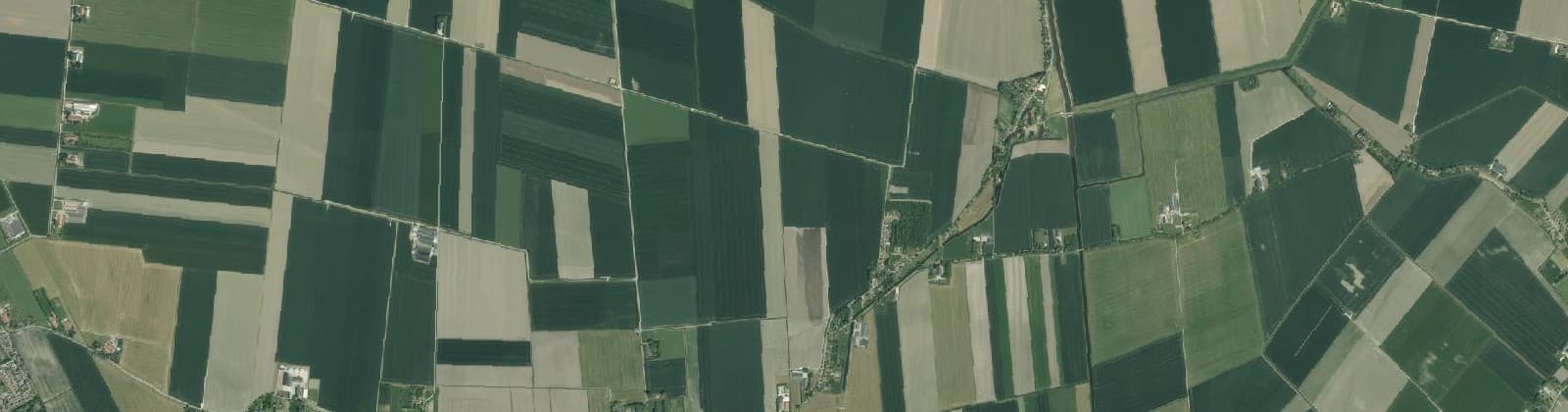 Luchtfoto van Verspreide huizen Finsterwolde
