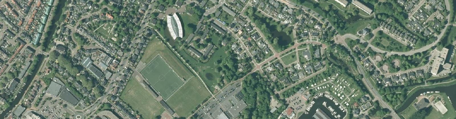 Luchtfoto van Omgeving Leeuwarderweg en bungalowpark