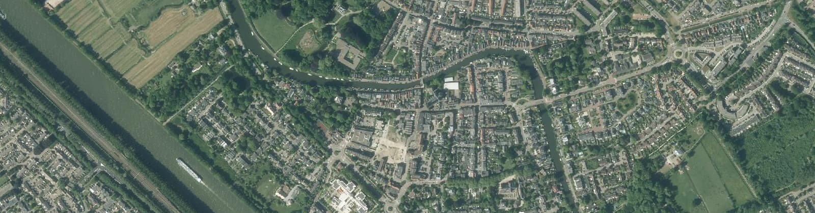 Luchtfoto van Centrum ten zuiden van de Vecht