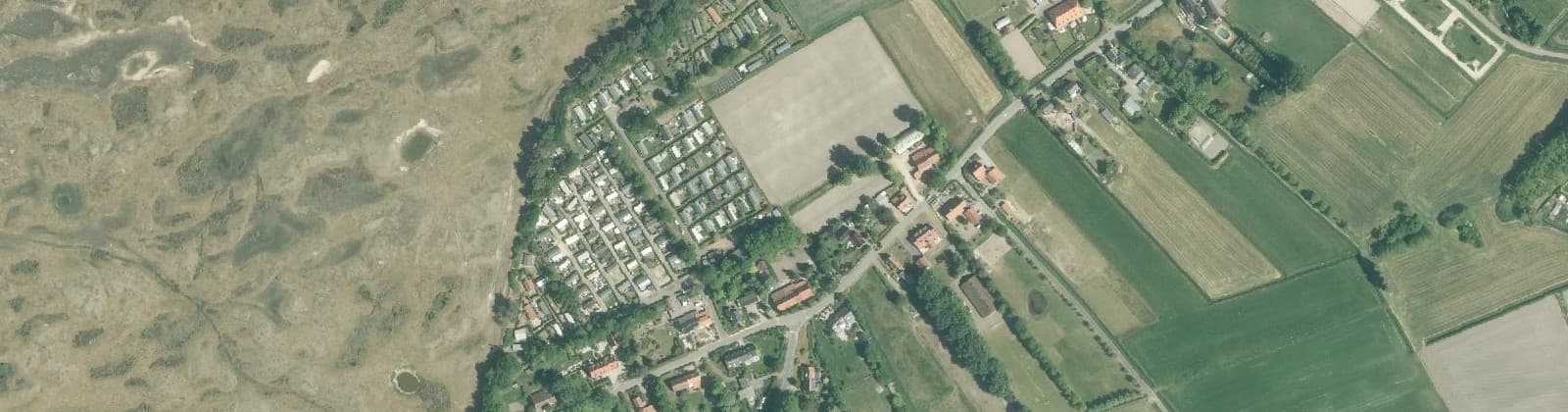 Luchtfoto van Ouddorp oudeland