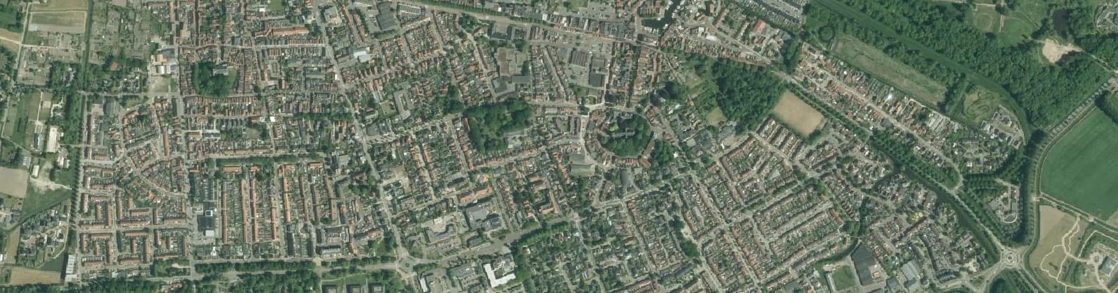 Luchtfoto van Middelharnis centrum