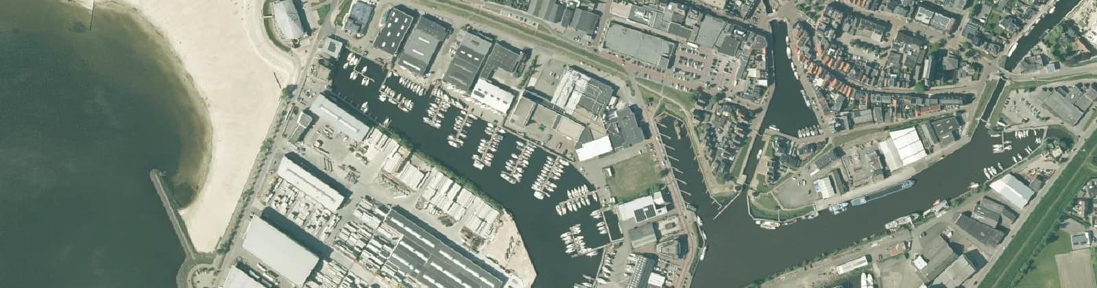 Luchtfoto van Lemmer-Kom