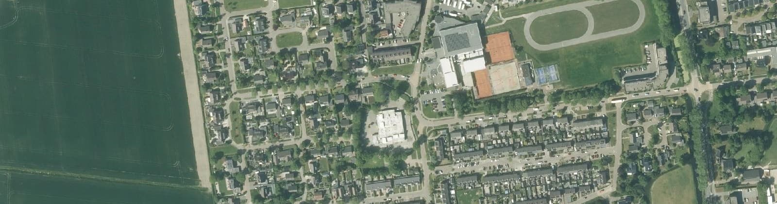Luchtfoto van St.-Annaparochie Zuidwest