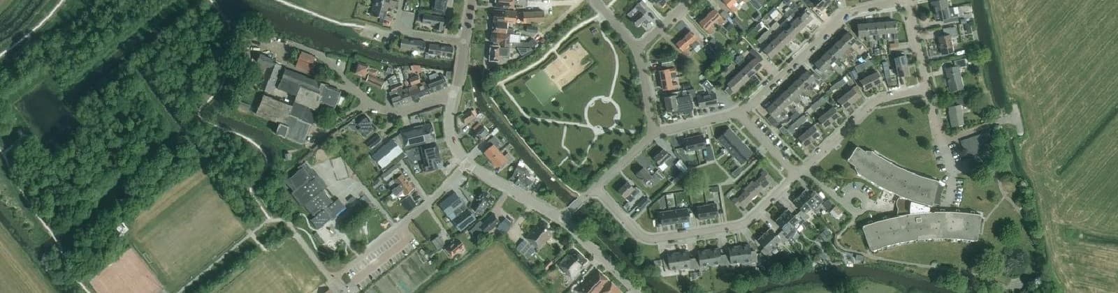 Luchtfoto van Tzum