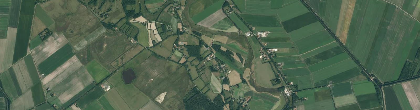 Luchtfoto van Verspreide huizen Vlagtwedde