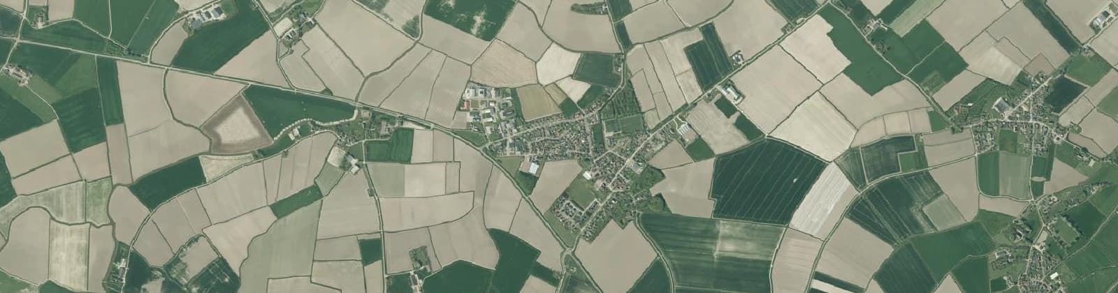 Luchtfoto van Verspreide huizen Oosternijkerk
