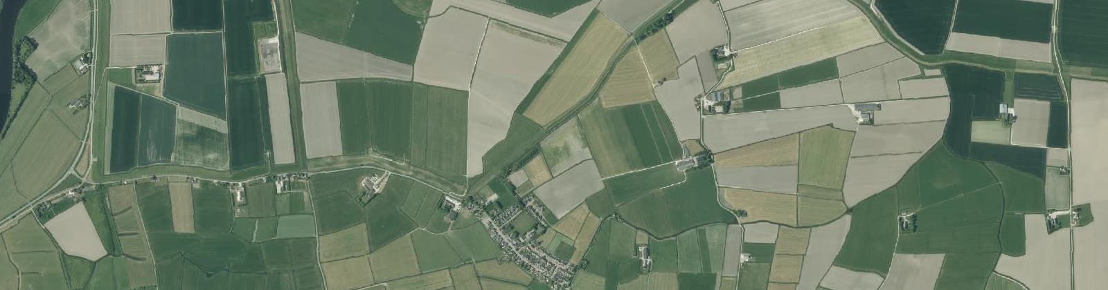 Luchtfoto van Verspreide huizen Kollumerpomp