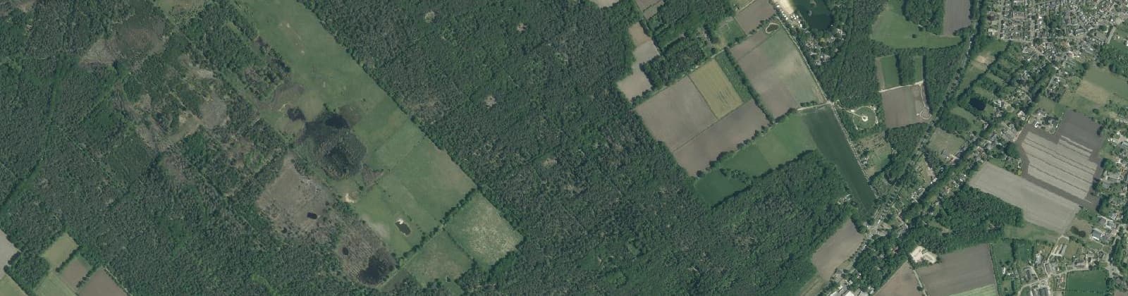 Luchtfoto van Verspreide huizen Zevenhuis