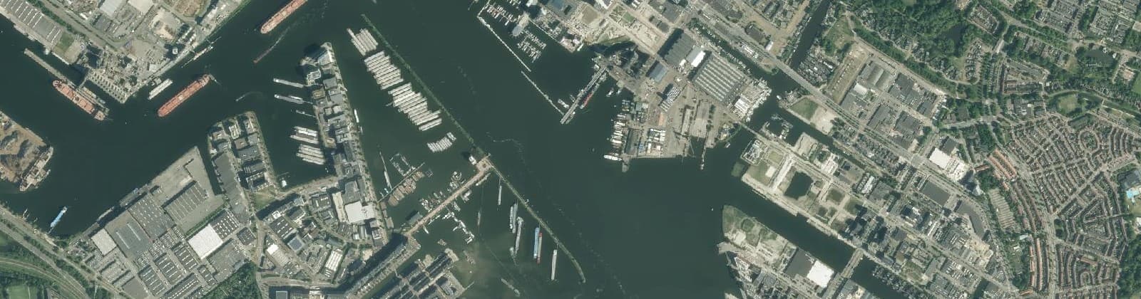 Luchtfoto van Noordelijke IJ-oevers-West