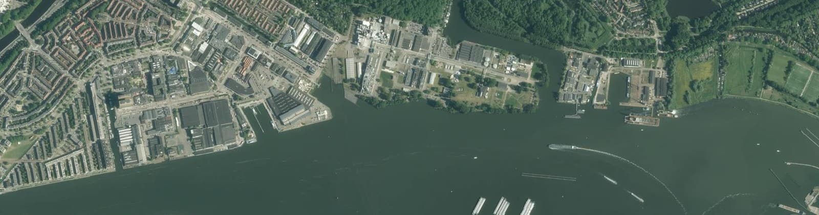 Luchtfoto van Noordelijke IJ-oevers-Oost