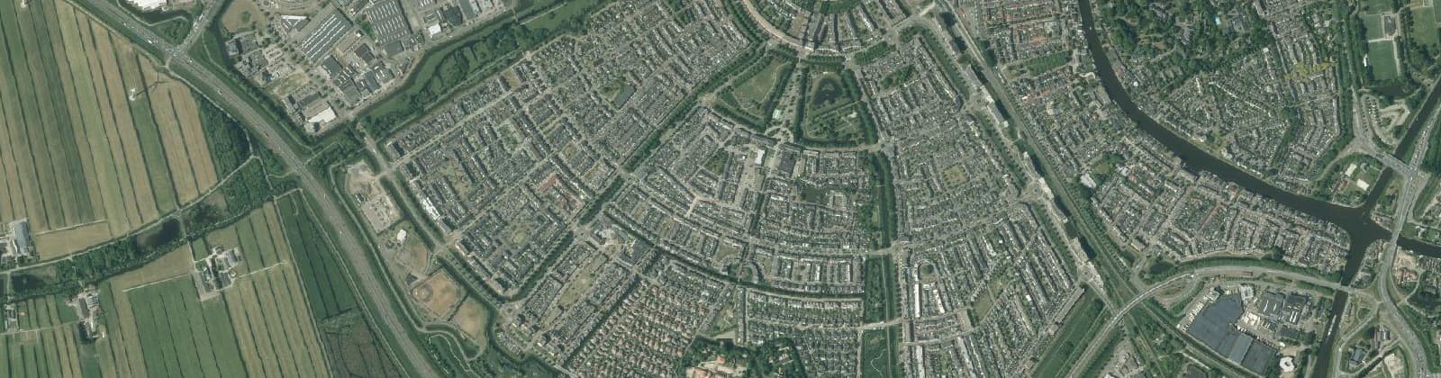 Luchtfoto van Kerk en Zanen