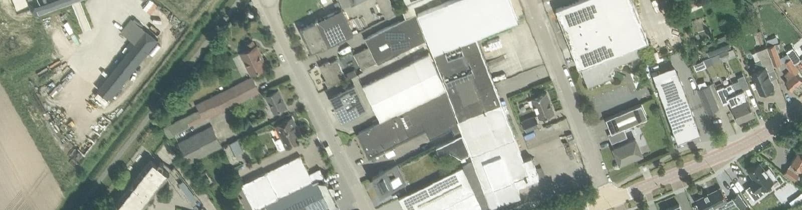 Luchtfoto van Wijk 21 Bedrijventerrein Riel