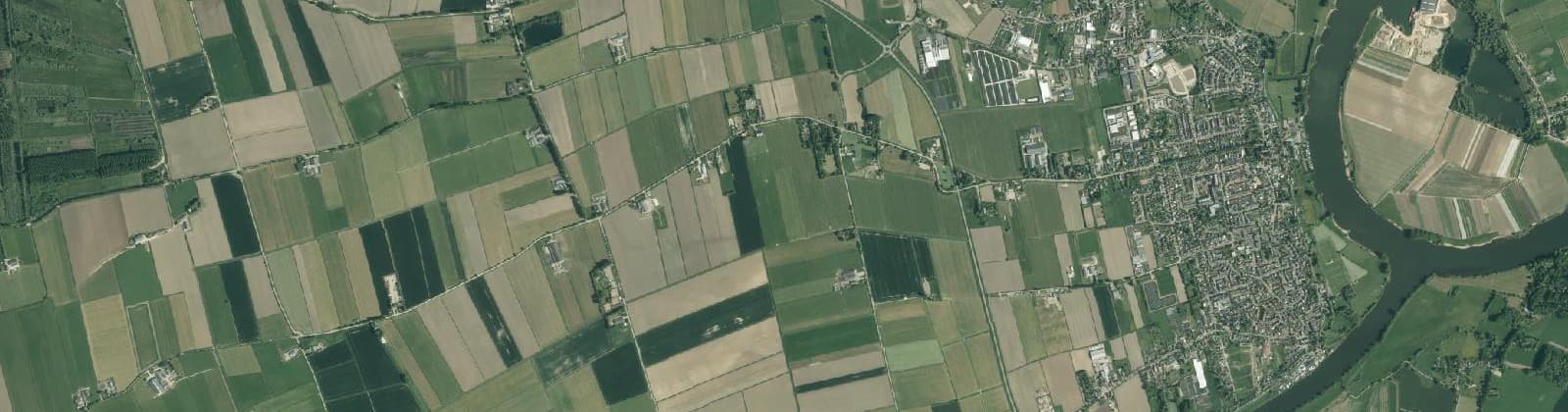 Luchtfoto van Wijk en Aalburg
